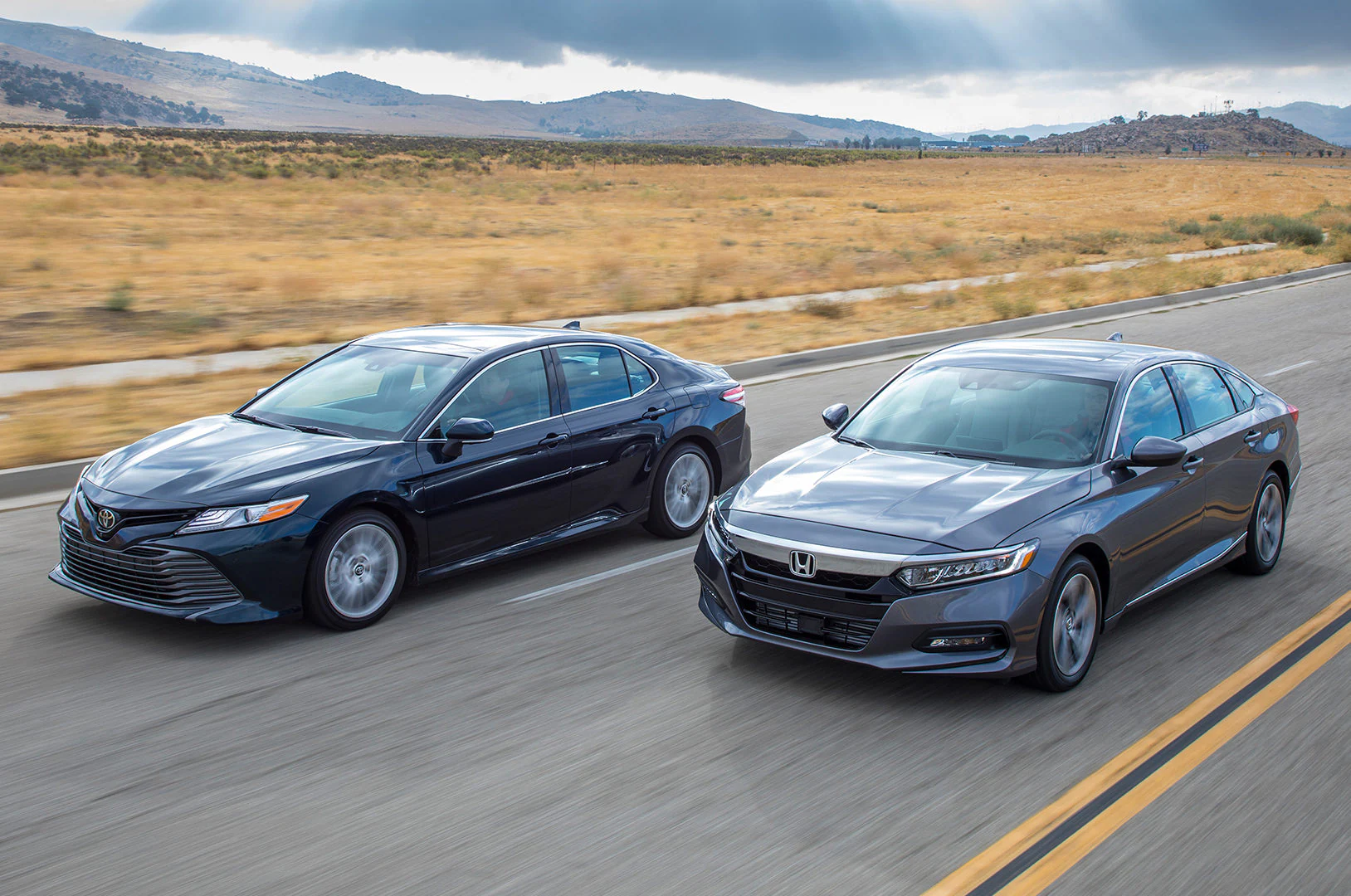 Duel Rival Lama Accord vs Camry, Menang Siapa?